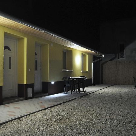 Csongradi Vendegvaro Apartmanok, Szarka Haz Екстер'єр фото