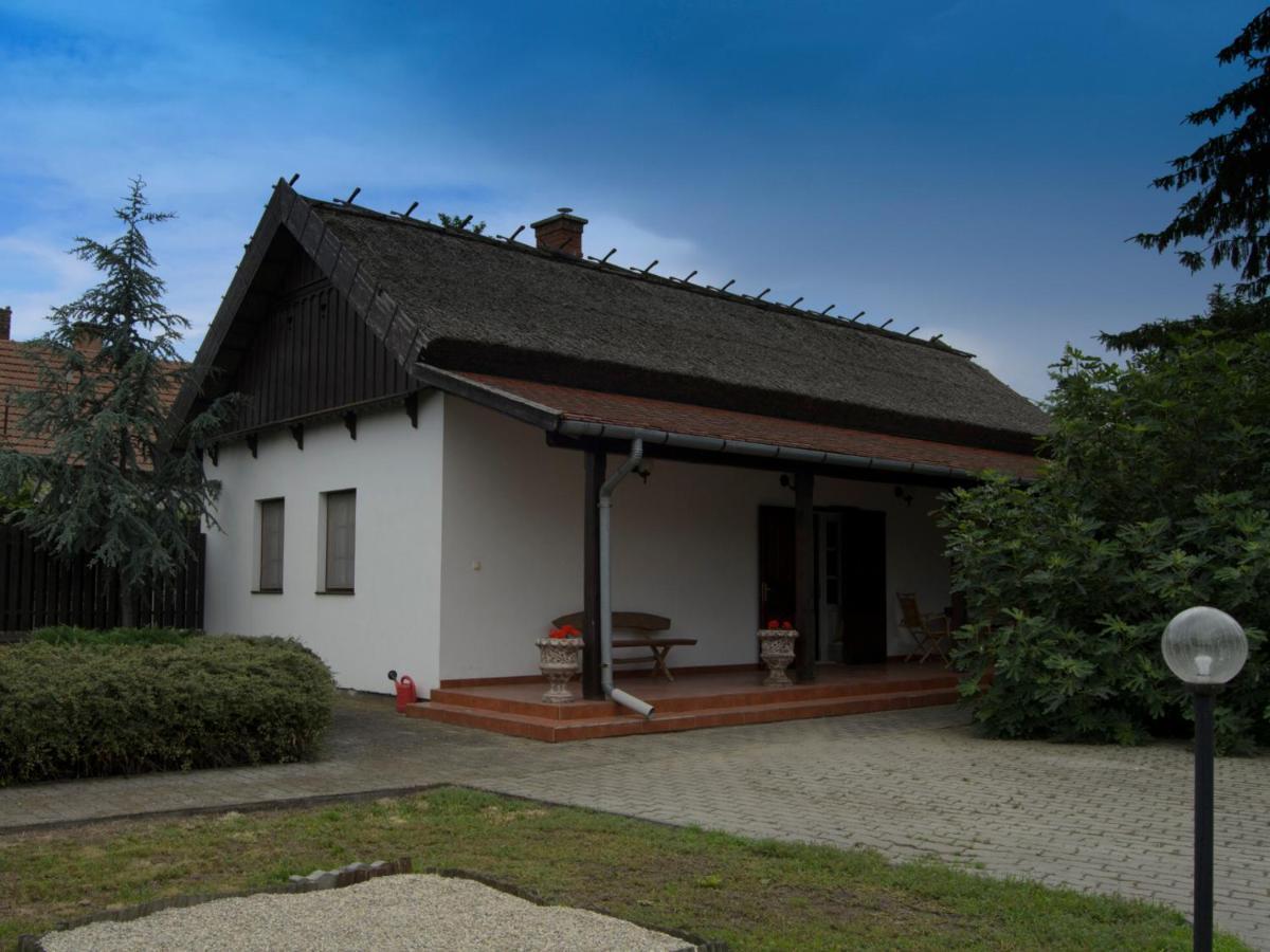 Csongradi Vendegvaro Apartmanok, Szarka Haz Екстер'єр фото