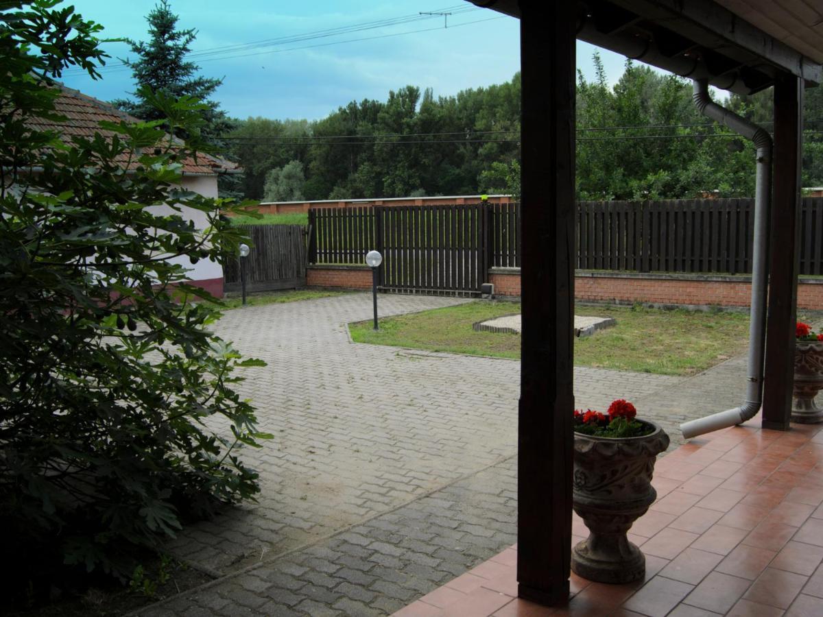 Csongradi Vendegvaro Apartmanok, Szarka Haz Екстер'єр фото